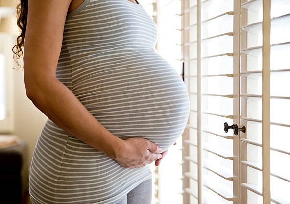 رفس الجنين في المهبل في الشهر التاسع من الحمل