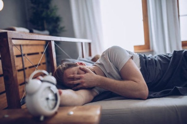 اسباب كثرة النوم والخمول المفاجئ عند النساء و الرجال