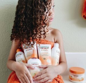 Una crema che lascia i capelli ricci per i bambini